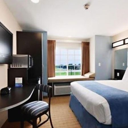 Three Rivers Inn & Suites بورت أرثر الغرفة الصورة