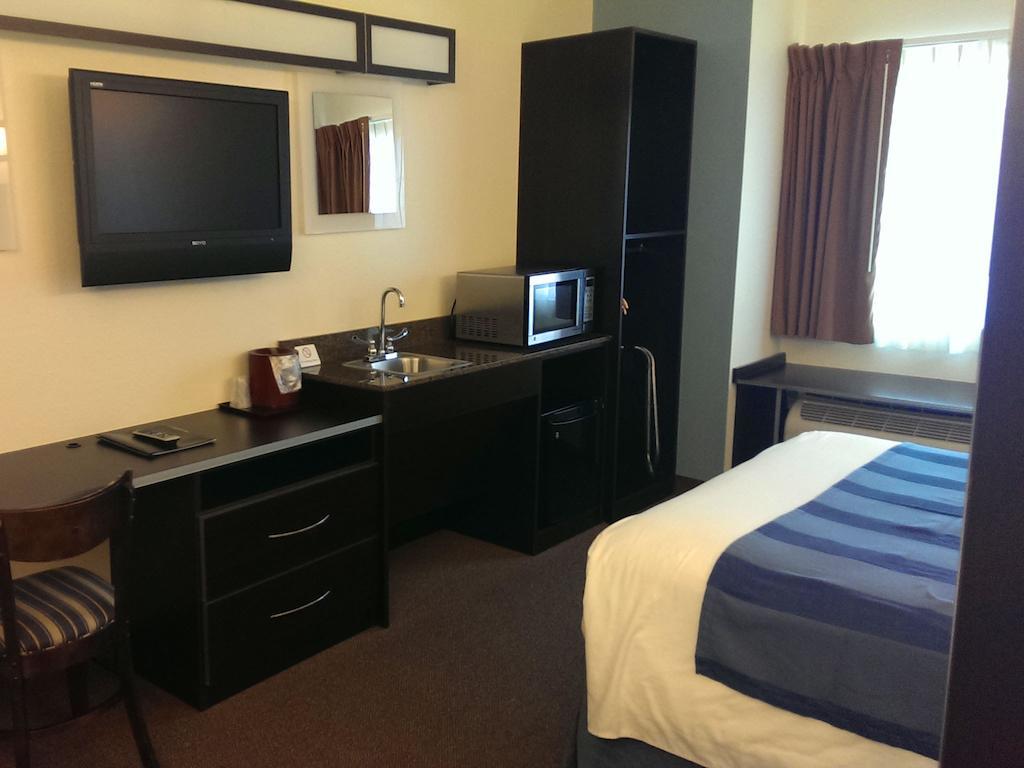 Three Rivers Inn & Suites بورت أرثر الغرفة الصورة