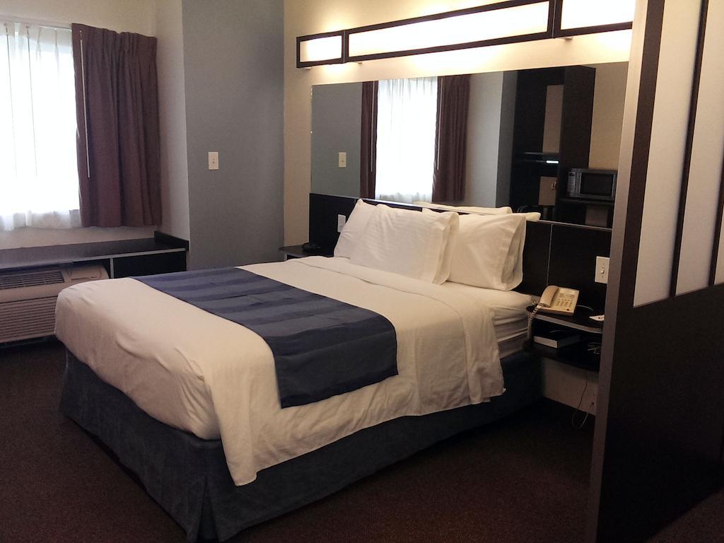 Three Rivers Inn & Suites بورت أرثر الغرفة الصورة