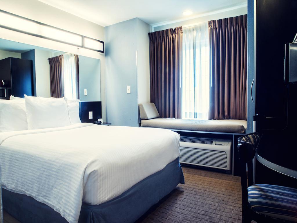 Three Rivers Inn & Suites بورت أرثر الغرفة الصورة