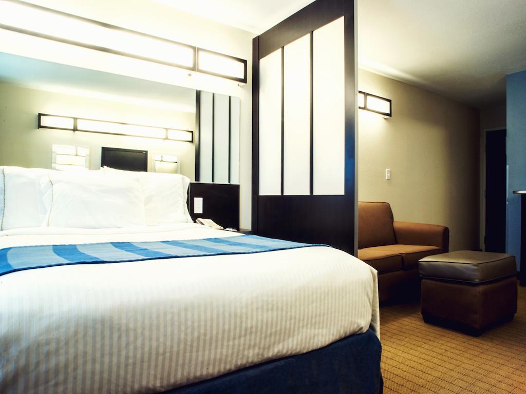 Three Rivers Inn & Suites بورت أرثر الغرفة الصورة