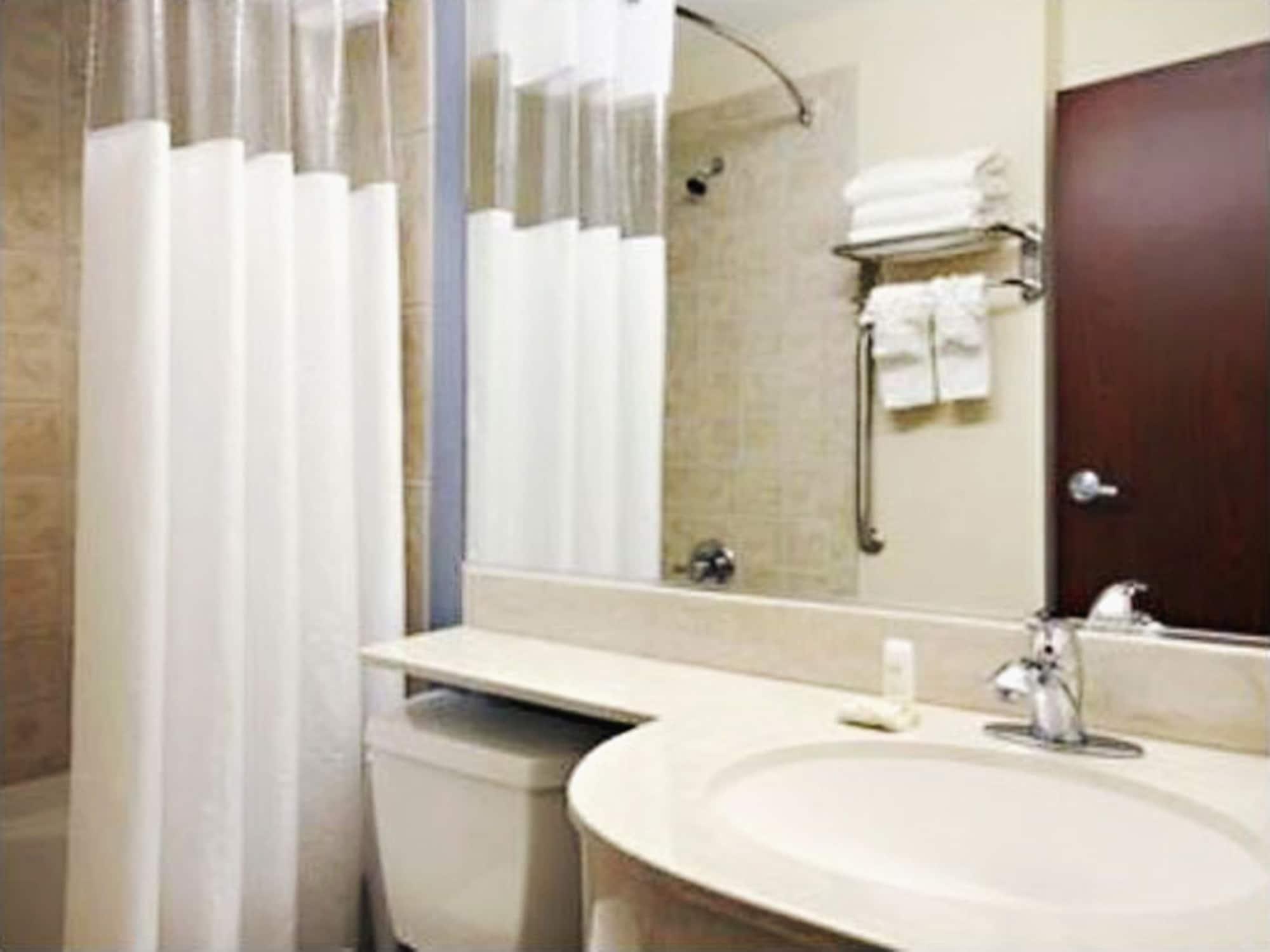 Three Rivers Inn & Suites بورت أرثر الغرفة الصورة